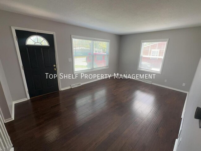 Building Photo - 308 SW Westview Dr