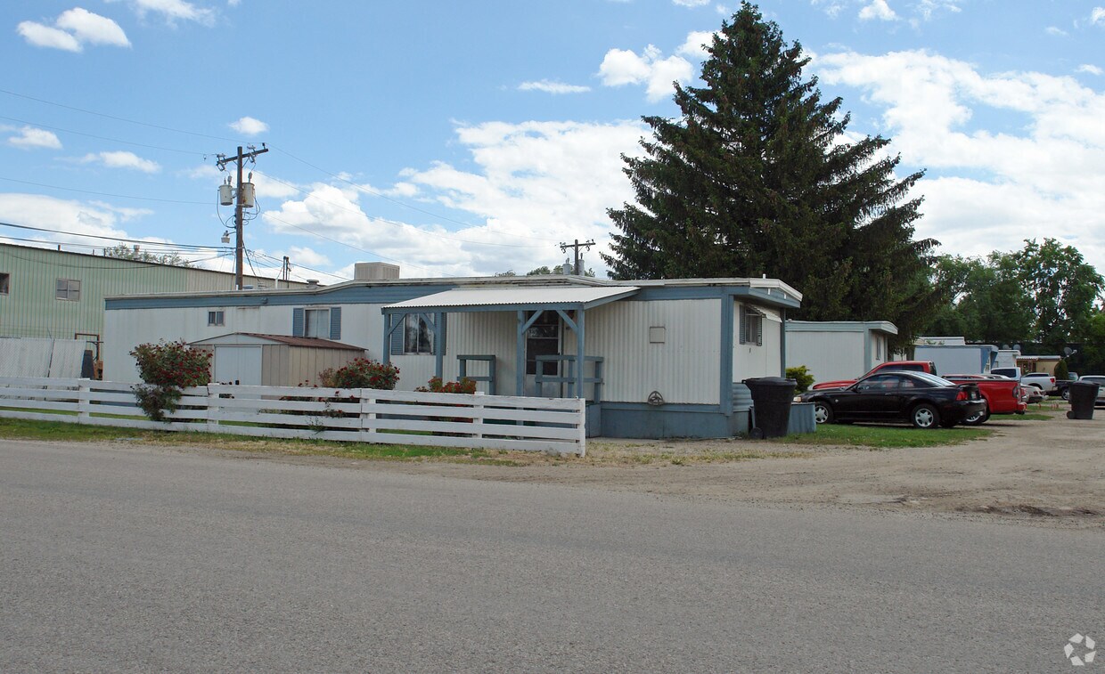 H&R MH Park Apartments in Garden City, ID