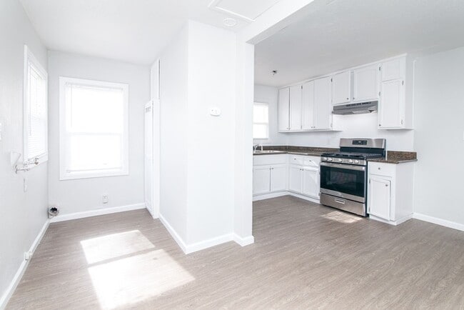 Building Photo - Charming 2-Bedroom Home in a Prime Central Sacramento Location