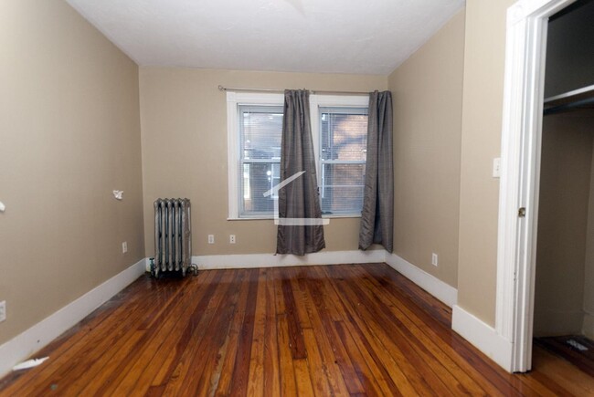 Building Photo - 6-bed/2-bath Lower Allston near BU