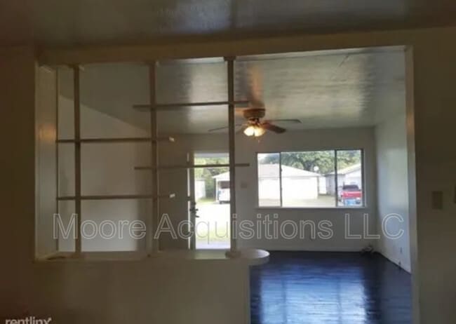 Building Photo - 1046 W Star St
