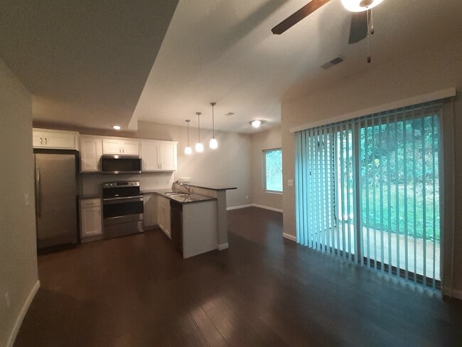 Building Photo - 738 6th Avenue Ct