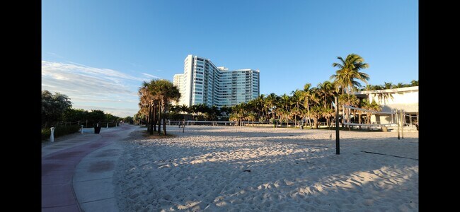 Vista del paseo marítimo - 7135 Collins Ave