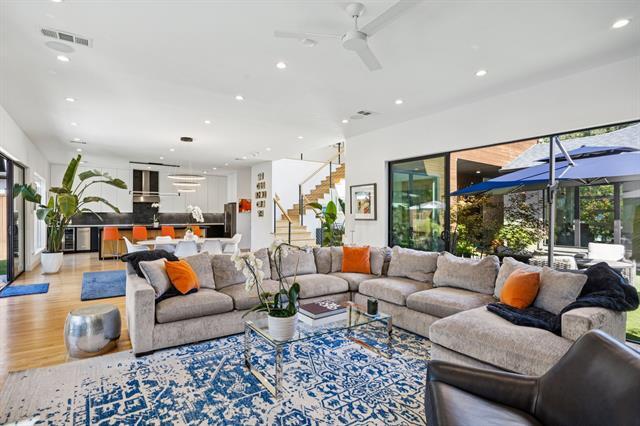 Foto del edificio - 9733 Mixon Dr