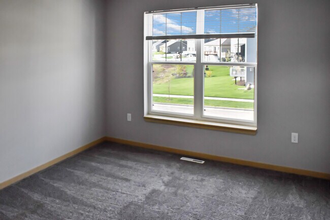 Building Photo - 6062 Driscoll Dr