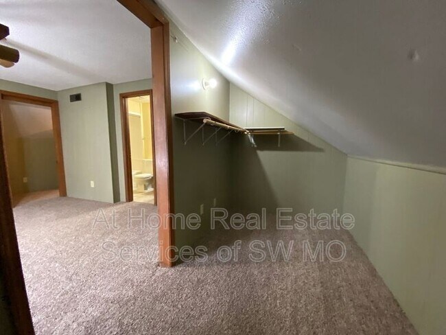 Foto del edificio - 808 E Walnut St