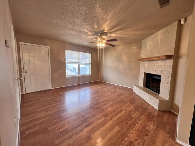 Foto del edificio - Great 3 bedroom in Killeen with washer and dryer connections and brand new carpet.