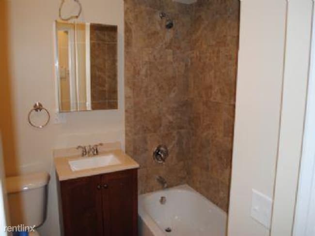 Building Photo - 2105 W Berwyn Ave