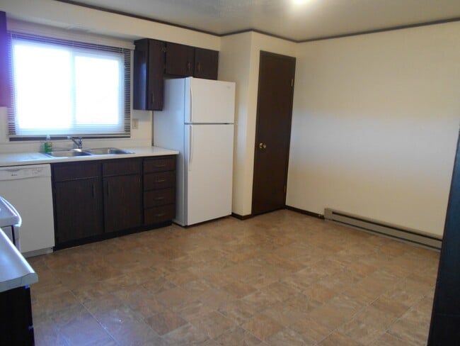 Building Photo - 704 Miller Ct