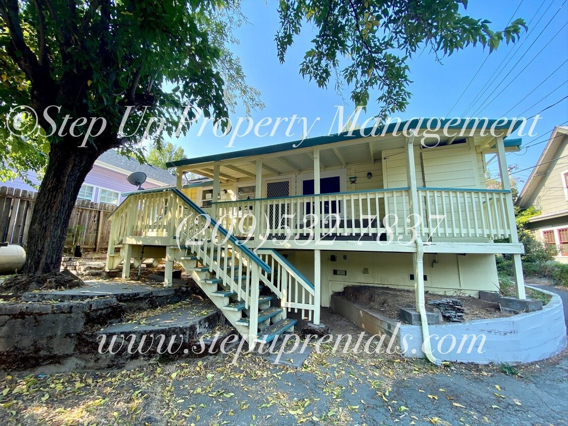 Building Photo - 169 Barretta St