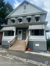 Building Photo - 611 13th Ave
