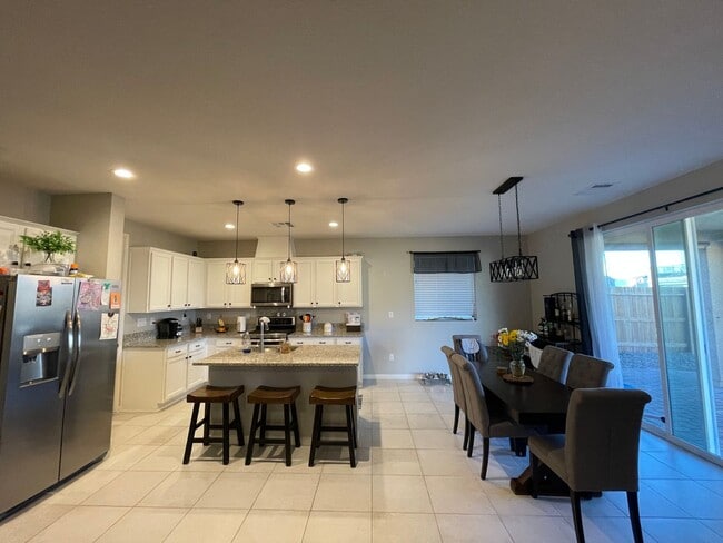 Building Photo - Beautiful Toll Bros Home in Spanish Springs!
