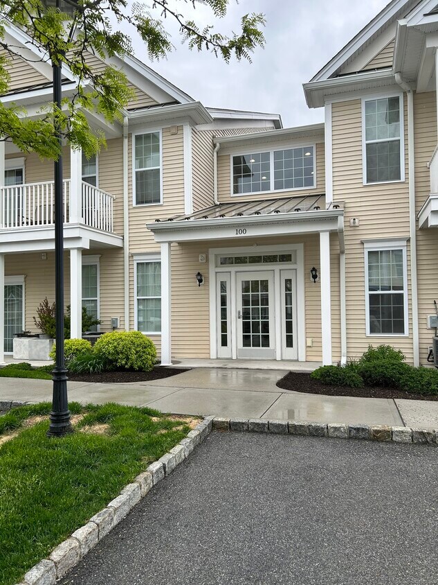 Primary Photo - 124 Center Meadow Ln