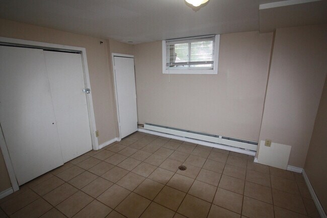Building Photo - 702 Confederation St