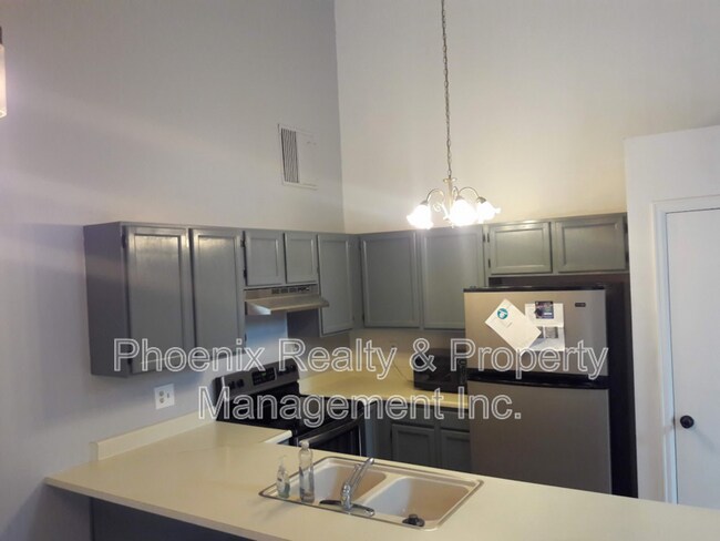 Foto del edificio - 919 Clover Cir