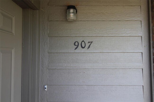 Building Photo - 907 Aspen Ct