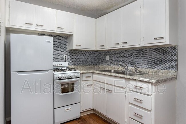 Foto del edificio - 1420 N Moline St