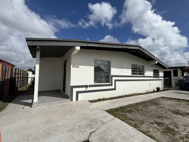 Building Photo - 3311 SW 87th Ct