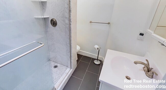 Building Photo - 24 Joy St