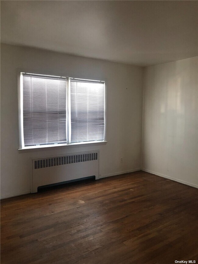 Building Photo - 335 Roquette Ave