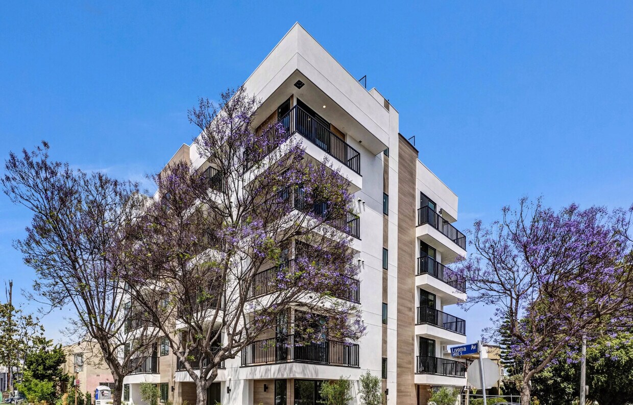 Foto principal - 8867 W Alcott St