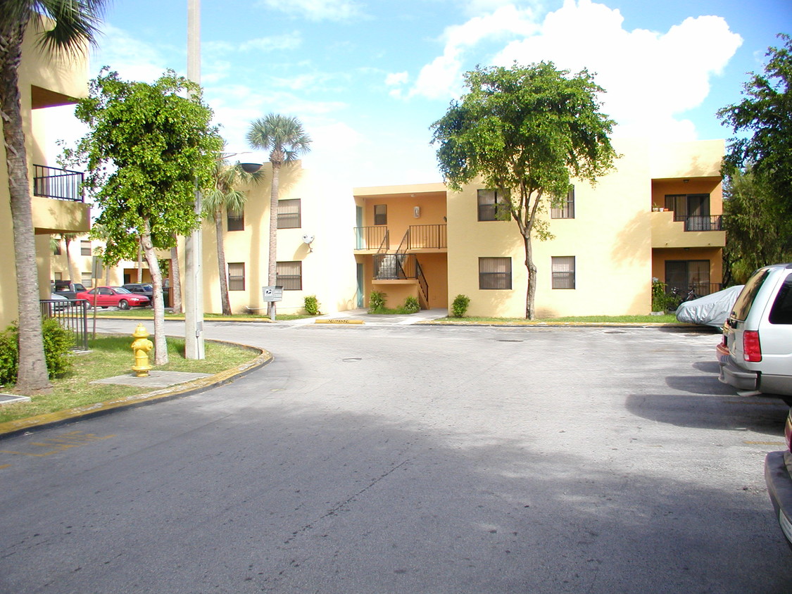 Foto del edificio - 686 NW 114th Ave