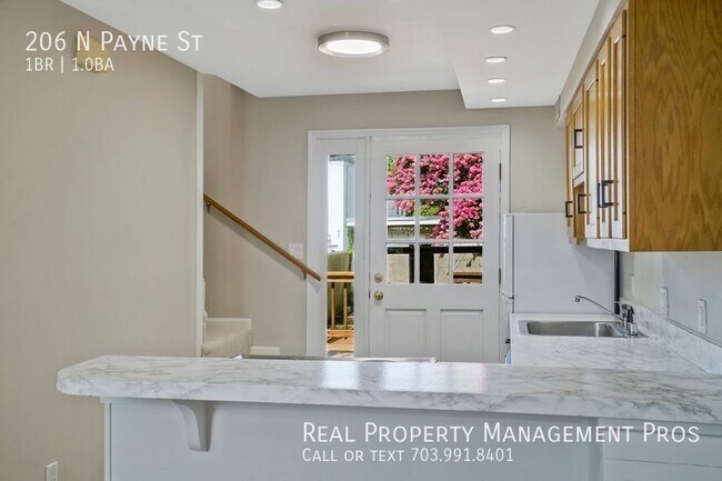Building Photo - Old Town Charming Home with MASSIVE yard a...