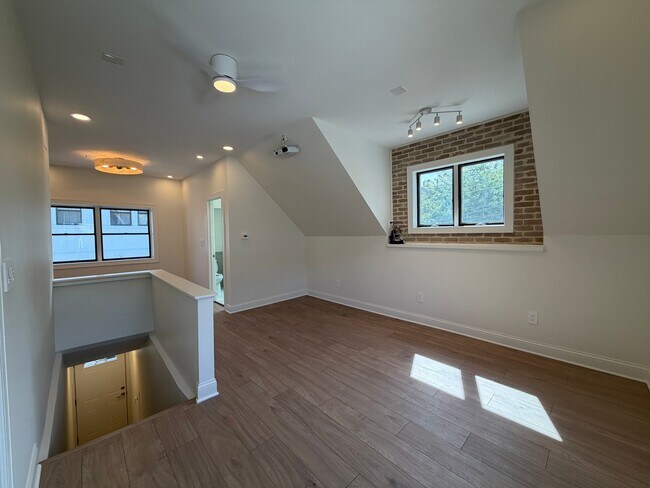 Foto del edificio - 5016 N Lawndale Ave