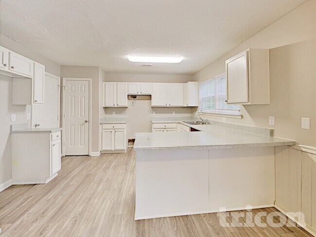 Foto del edificio - 2019 Waters Trail Dr