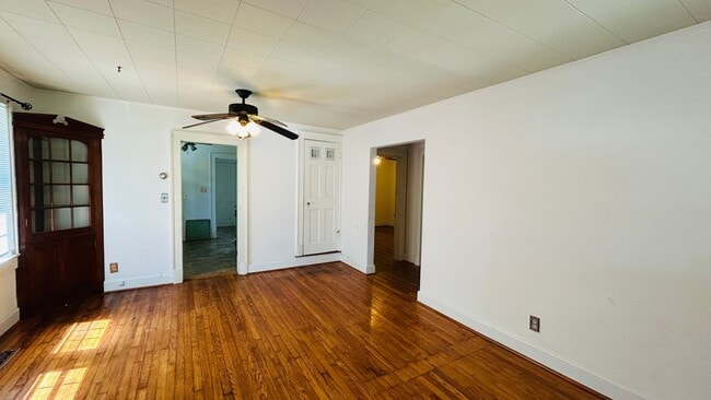 Building Photo - CUTE & COZY HOME ONLY MINUTES TO DOWNTOWN ...