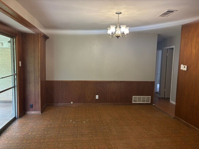 Building Photo - 4/1.5 in Denison off Spur 503!