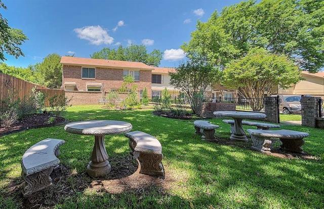 Foto del edificio - 520 Pecan Acres Ct