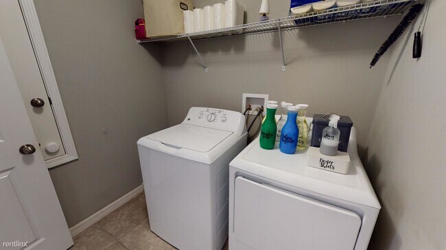 Building Photo - 4 br, 2 bath House - 1801 Broad Winged Haw...