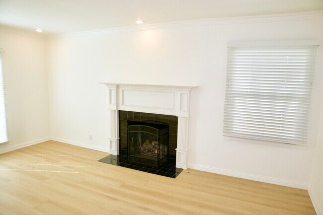 Building Photo - 721 Avenue A