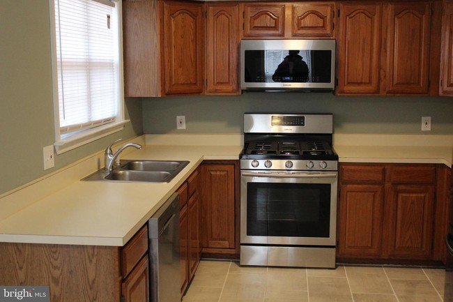 Building Photo - 128 College Station Dr