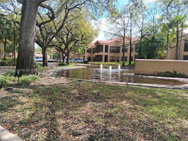 Foto del edificio - 15495 N Miami Lakeway