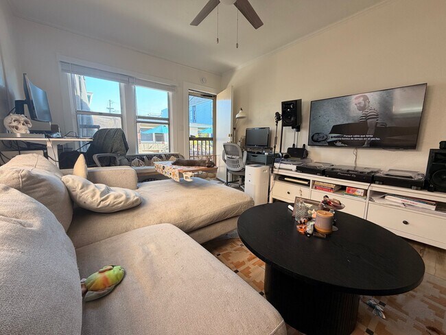 Foto del edificio - 728 Ormond Ct