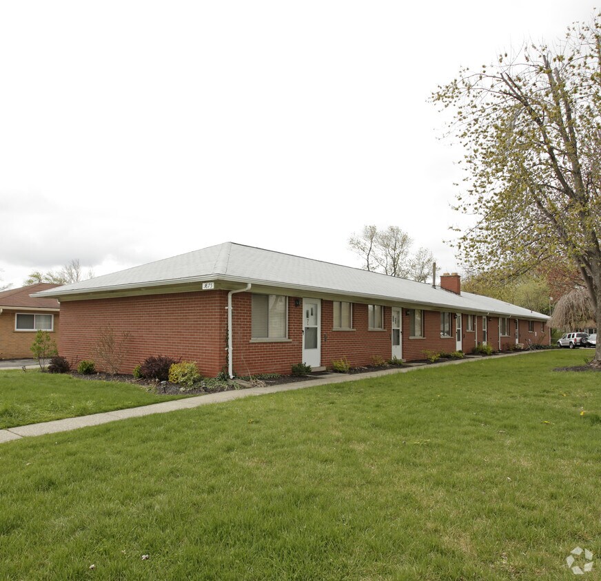 Primary Photo - 3875-3905 Devon Rd