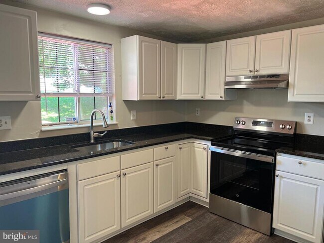 Building Photo - 24112 Sugar Cane Ln