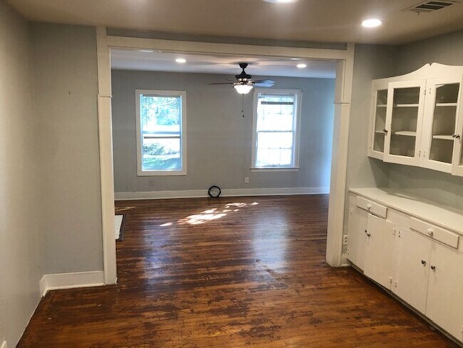 Foto del edificio - Remodeled Highland Property