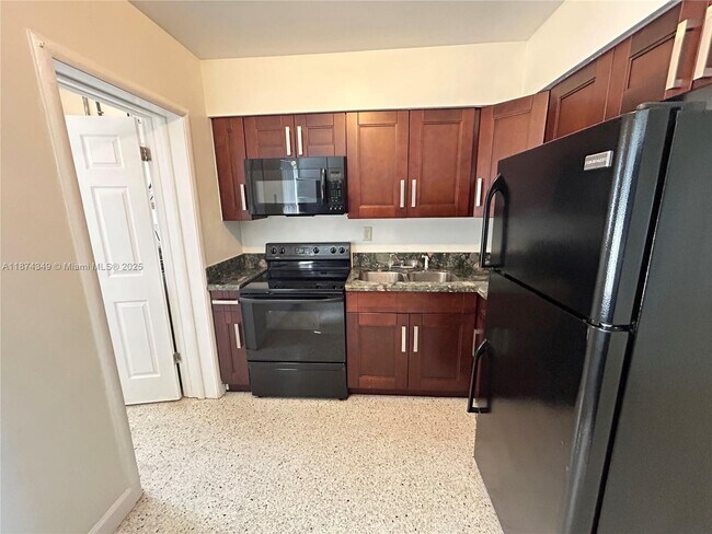 Foto del edificio - 2441 NW 9th Terrace
