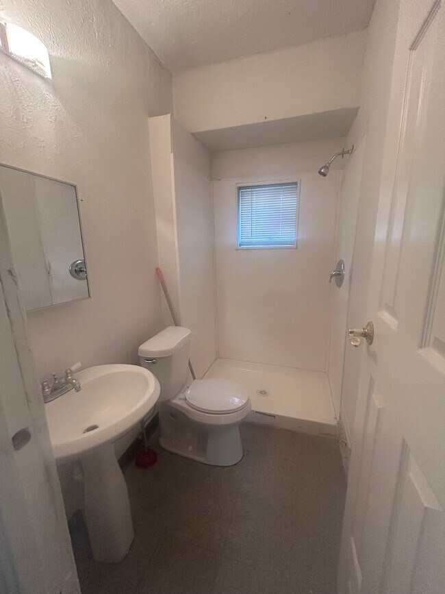 Foto del edificio - 2163 E 84th St