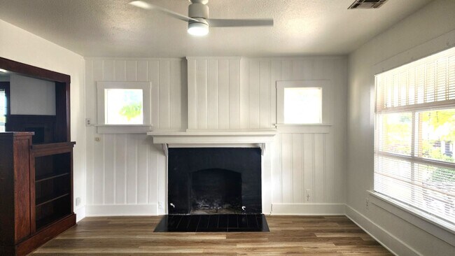 Foto del edificio - 2 BED 1 BATH CENTRAL PARK ADDITION NEAR PA...