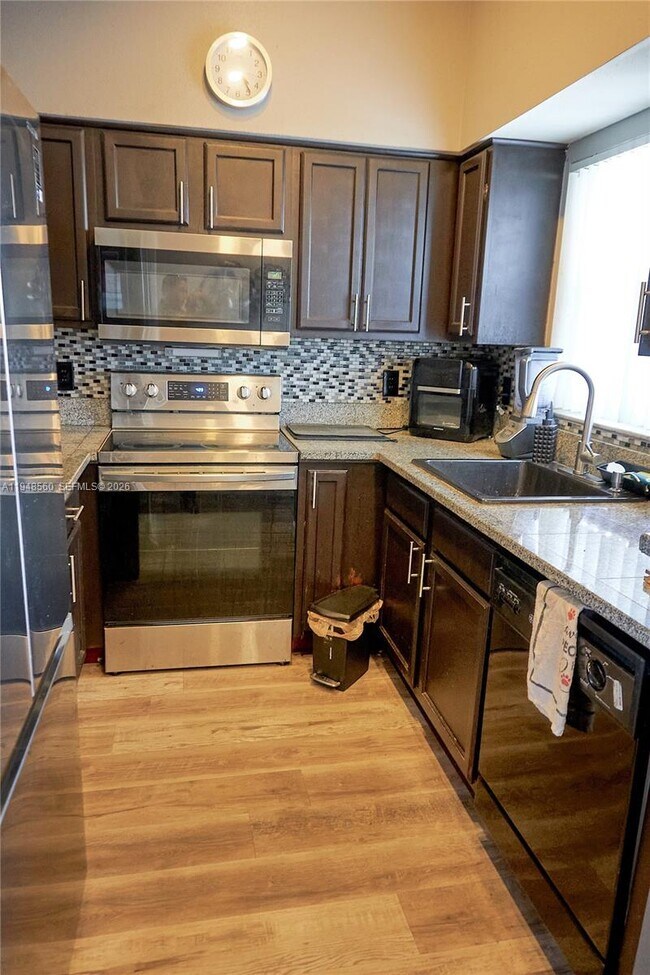 Foto del edificio - 7610 Westwood Dr