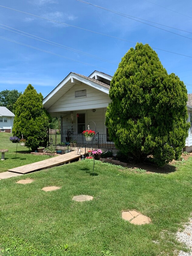 Primary Photo - 612 W Cherokee Dr