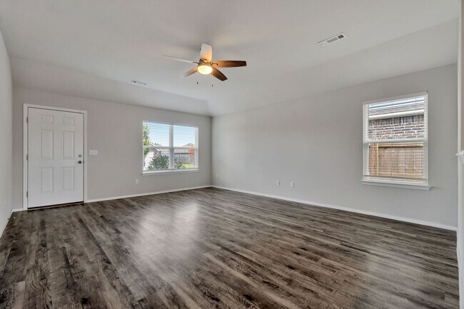 Foto del edificio - 3 Bed 2 Bath home mins away from the University!