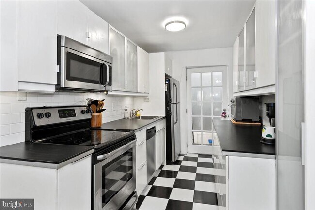 Building Photo - 2623 E Huntingdon St