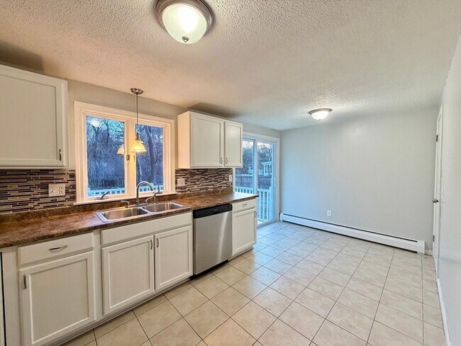 Foto del edificio - 22 Simpson Cir