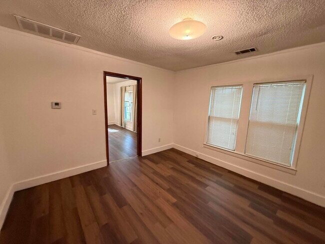 Foto del edificio - 1233 Elm Ave