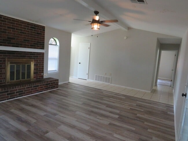 Building Photo - 4101 SW Parkridge Blvd